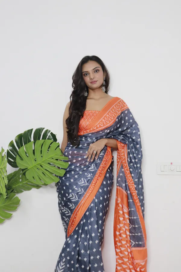 Maroon_Ikkat_Print_Pure_mul_Cotton_Saree_With_Blouse_Piece_with_Unstiched_Blouse_Fabric