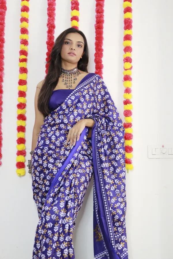 Blue_Ikkat_Print_Pure_mul_Cotton_Saree_With_Blouse_Piece_with_Unstiched_Blouse_Fabric