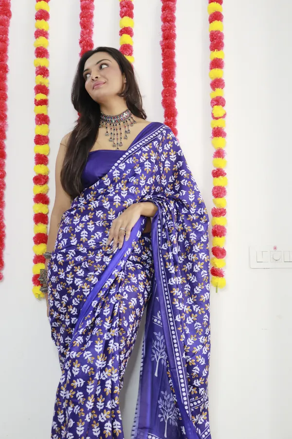 Blue_Ikkat_Print_Pure_mul_Cotton_Saree_With_Blouse_Piece_with_Unstiched_Blouse_Fabric