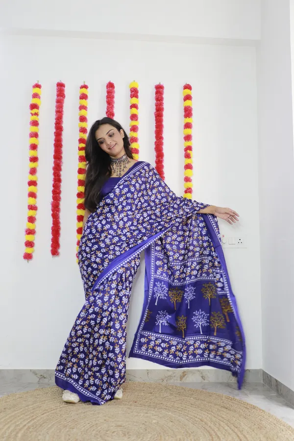 Blue_Ikkat_Print_Pure_mul_Cotton_Saree_With_Blouse_Piece_with_Unstiched_Blouse_Fabric