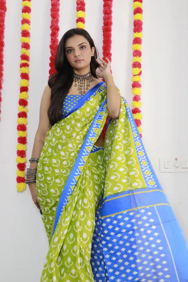 Ikkat_Print_Pure_mul_Cotton_Saree_With_Blouse_Piece_with_Unstiched_Blouse_Fabric
