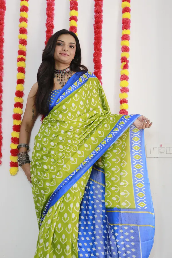 Ikkat_Print_Pure_mul_Cotton_Saree_With_Blouse_Piece_with_Unstiched_Blouse_Fabric