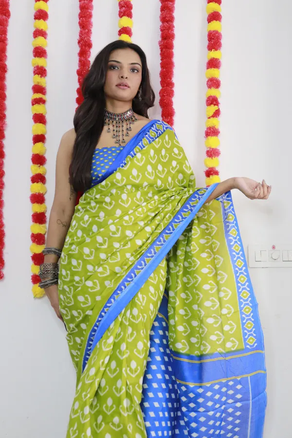 Ikkat_Print_Pure_mul_Cotton_Saree_With_Blouse_Piece_with_Unstiched_Blouse_Fabric