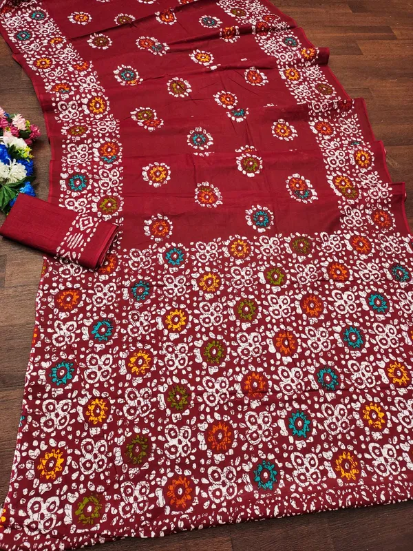 Red_Batik_Print_Pure_mul_Cotton_Saree_With_Blouse_Piece_with_Unstiched_Blouse_Fabric