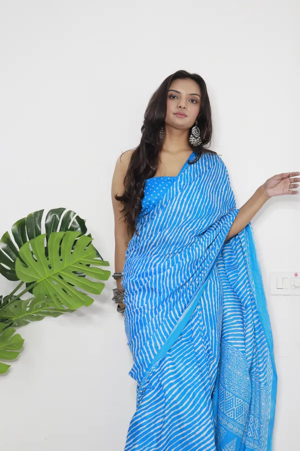 Blue_Hand_Leriya_Print_Pure_mul_Cotton_Saree_With_Blouse_Piece_with_Unstiched_Blouse_Fabric