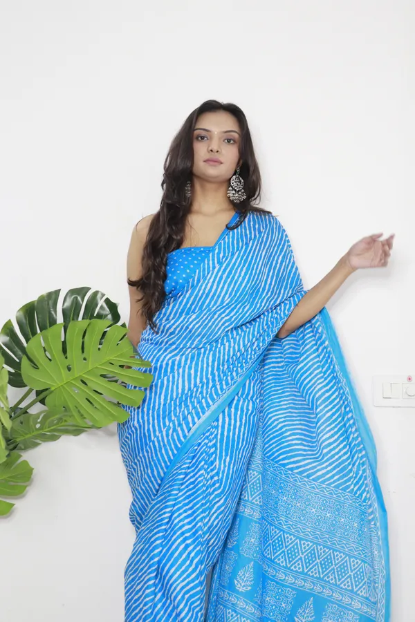 Blue_Hand_Leriya_Print_Pure_mul_Cotton_Saree_With_Blouse_Piece_with_Unstiched_Blouse_Fabric