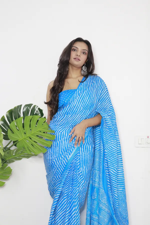 Blue_Hand_Leriya_Print_Pure_mul_Cotton_Saree_With_Blouse_Piece_with_Unstiched_Blouse_Fabric