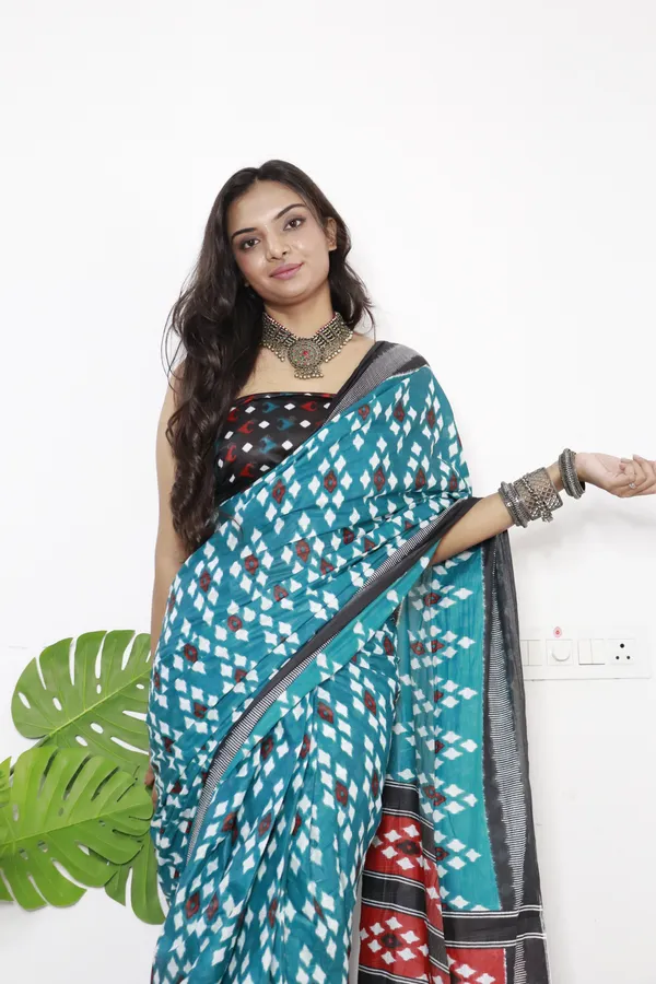 Blue_Ikkat_Print_Pure_mul_Cotton_Saree_With_Blouse_Piece_with_Unstiched_Blouse_Fabric