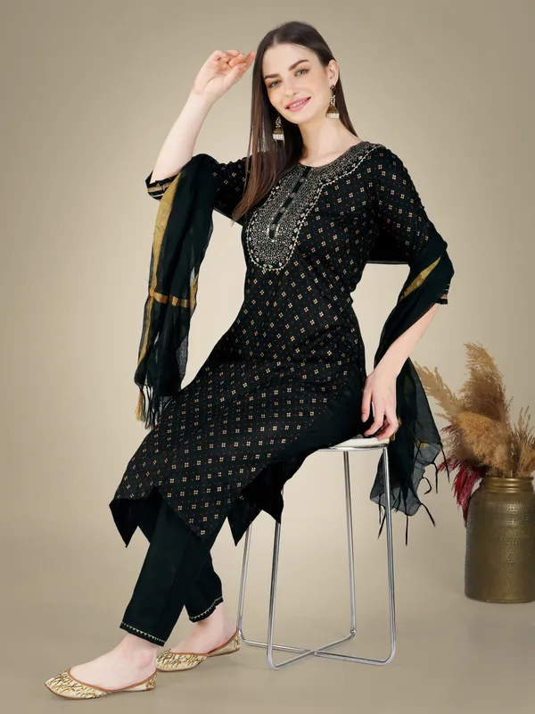 Black_Cotton_Magic_Slub_Kurti_Pant_Dupatta_Set_With_Embroidery_&_Sequence_Work