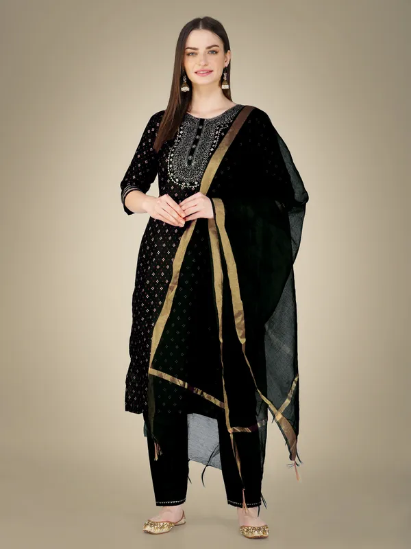 Black_Cotton_Magic_Slub_Kurti_Pant_Dupatta_Set_With_Embroidery_&_Sequence_Work