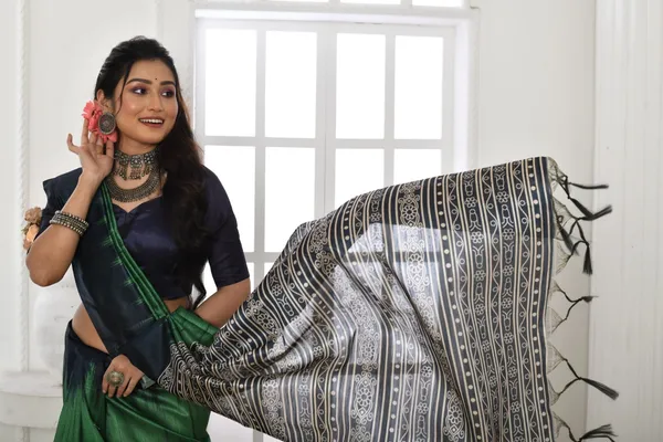 Green_Tussar_Silk_Saree_With_Printed_Work