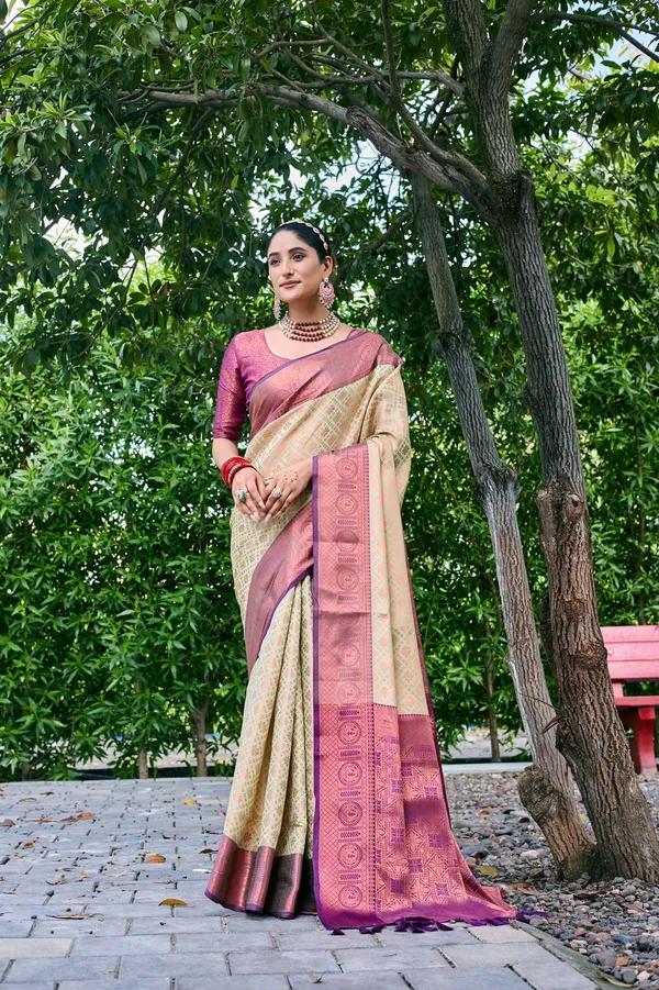 Pista_Green_Soft_Kanchipuram_Silk_Saree_With_Copper_Zari_Work