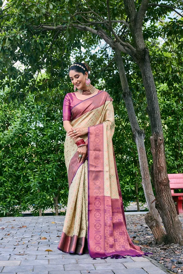 Pista_Green_Soft_Kanchipuram_Silk_Saree_With_Copper_Zari_Work