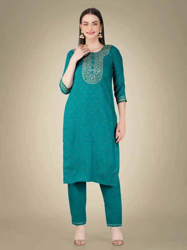 Rama_Green_Cotton_Magic_Slub_Kurti_Pant_Dupatta_Set_With_Embroidery_&_Sequence_Work