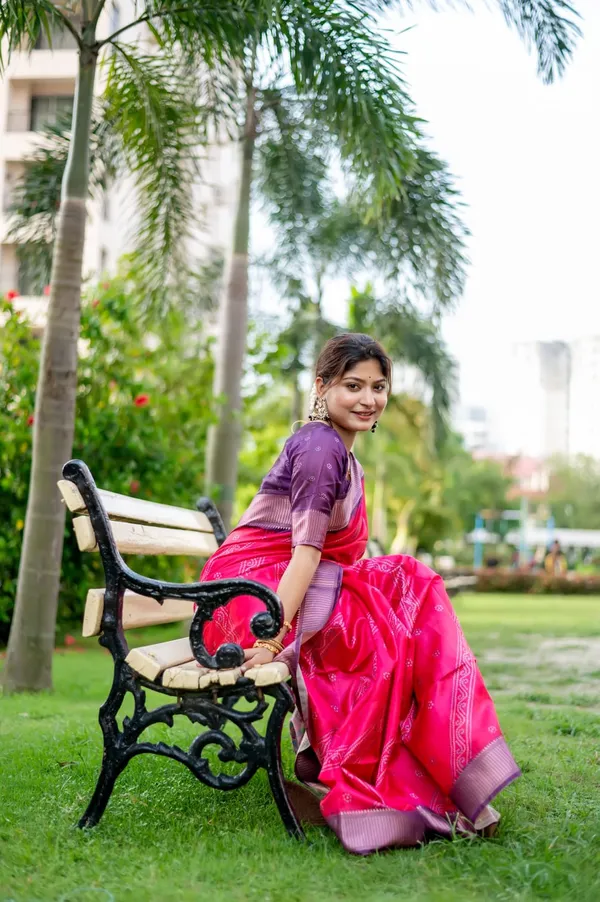 Soft_Raw_Silk_Saree_With_Bandhani_Print_&_Weaving_Border