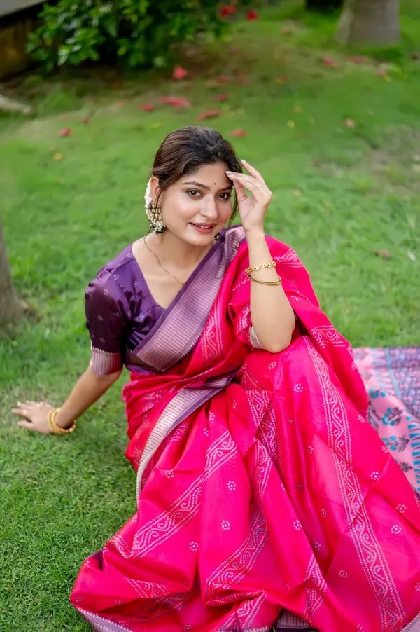 Soft_Raw_Silk_Saree_With_Bandhani_Print_&_Weaving_Border