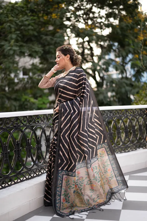 Soft_Tussar_Silk_Leheriya_Print_Saree_With_Kalmkari_Peacock_Pallu