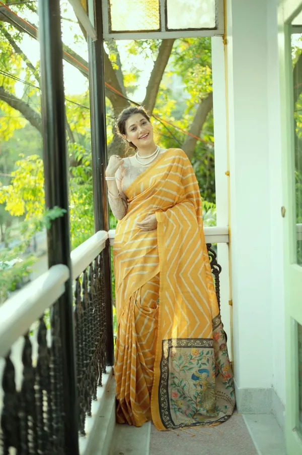 Soft_Tussar_Silk_Leheriya_Print_Saree_With_Kalmkari_Peacock_Pallu