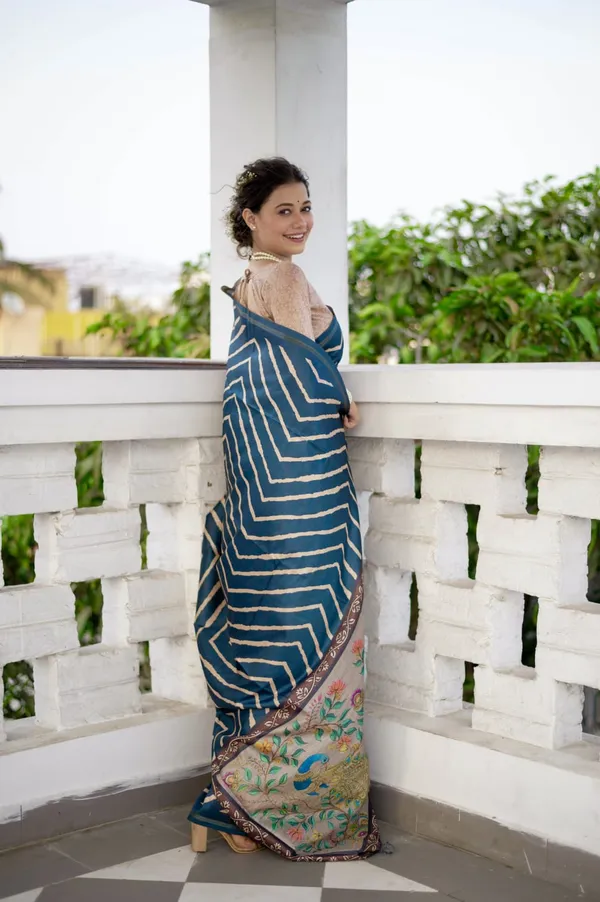 Soft_Tussar_Silk_Leheriya_Print_Saree_With_Kalmkari_Peacock_Pallu