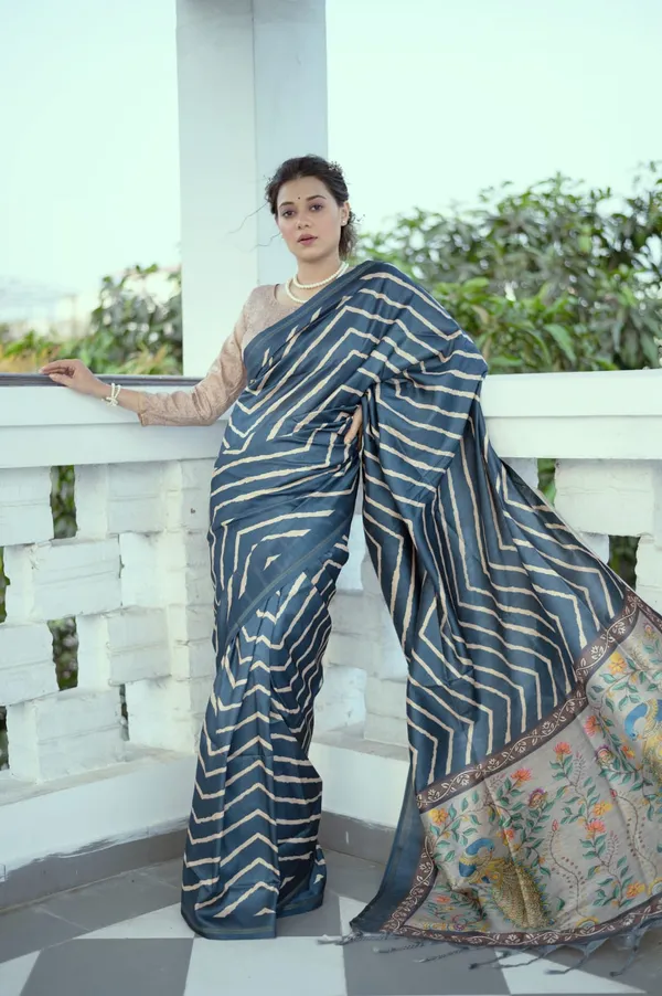 Soft_Tussar_Silk_Leheriya_Print_Saree_With_Kalmkari_Peacock_Pallu