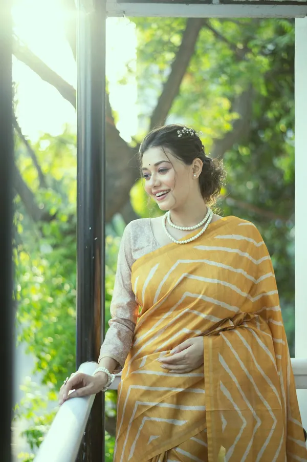 Soft_Tussar_Silk_Leheriya_Print_Saree_With_Kalmkari_Peacock_Pallu