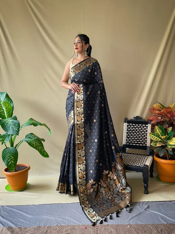 Black_Soft_Banarasi_Silk_Saree_With_Golden_Zari_Weaving_Work_With_Blouse_Piece_Attached