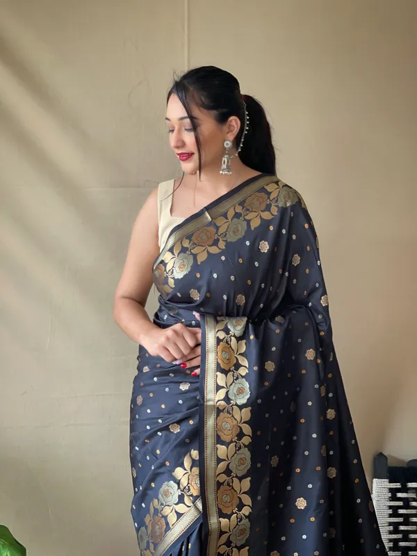 Black_Soft_Banarasi_Silk_Saree_With_Golden_Zari_Weaving_Work_With_Blouse_Piece_Attached