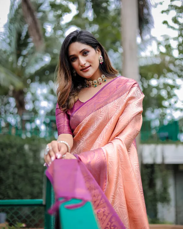 Peach_Kanjivaram_Silk_Saree_With_Copper_Zari_Work_With_Blouse_Piece_Attached