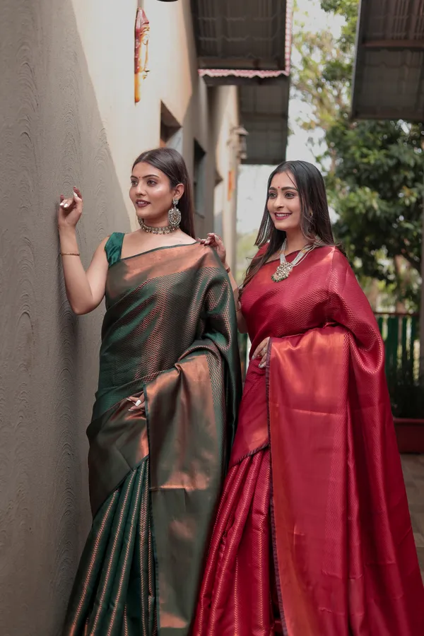 Green_Kanjivaram_Silk_Saree_with_Heavy_Copper_Zari_Work_-_Timeless_Elegance_With_Blouse_Piece_Attached