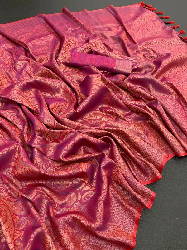 Magenta_Timeless_Kanchipuram_Sarees_A_Heritage_of_Elegance_With_Blouse_Piece_Attached