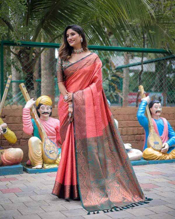Pink_Fabulous_Kanjivaram_Silk_Saree_With_Blouse_Piece_Attached
