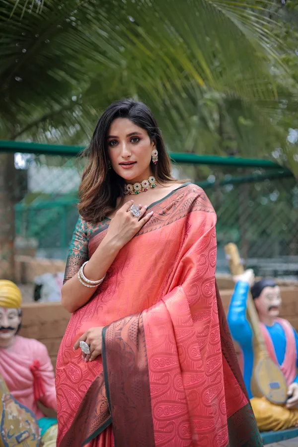 Pink_Fabulous_Kanjivaram_Silk_Saree_With_Blouse_Piece_Attached
