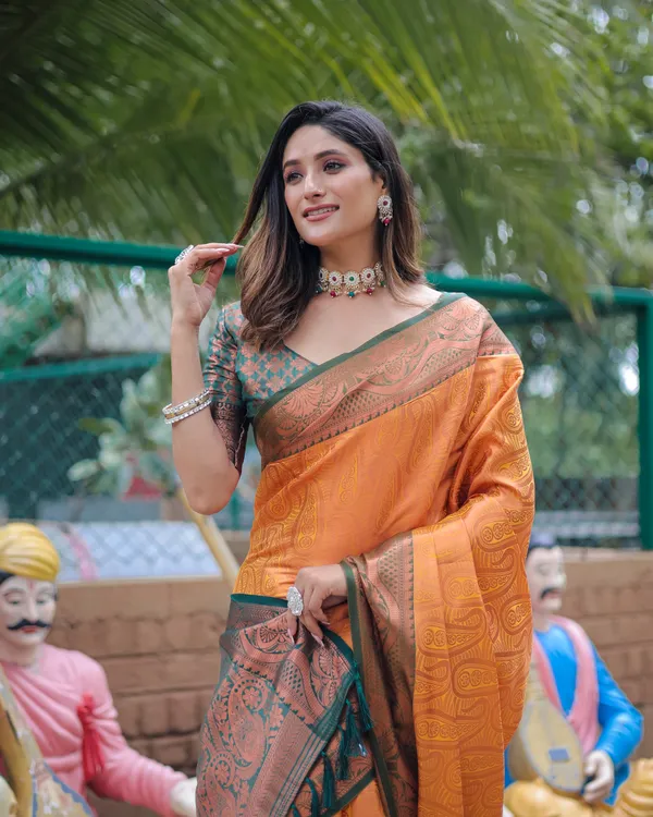 Yellow_Fabulous_Kanjivaram_Silk_Saree_With_Blouse_Piece_Attached