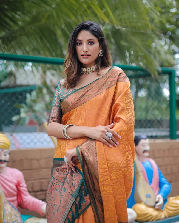 Yellow_Fabulous_Kanjivaram_Silk_Saree_With_Blouse_Piece_Attached