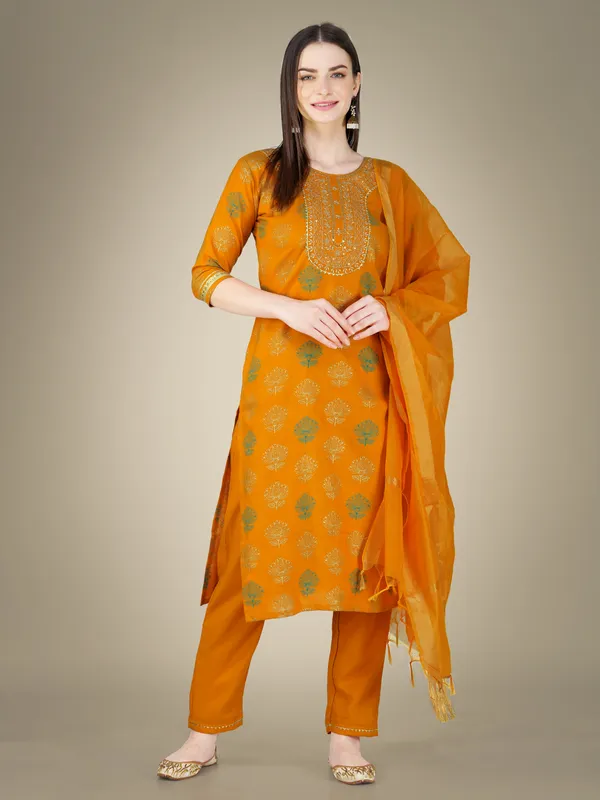 Yellow_Cotton_Magic_Slub_Kurti_Pant_Dupatta_set_With_Embroidery_&_Sequence_Work
