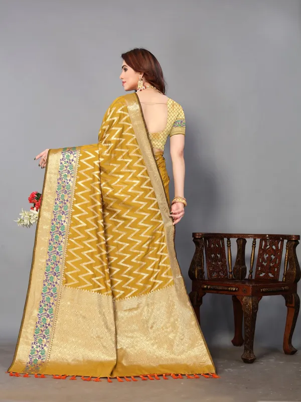 Yellow_Soft_Banarasi_Silk_Saree_With_Zari_Weaving_Work