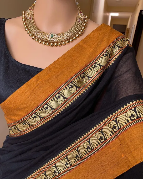 Black(Golden_Border)_Single_Elephant_Narayanpet_Pure_Cotton_Saree_with_running_blouse_piece
