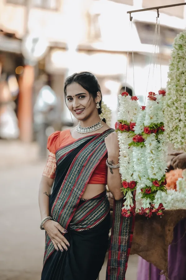 Black_Orissa_Border_Narayan_Oris_Orissa_Border_Narayanpet_Pure_Handloom_Cotton_Sarees_with_Running_blouse_piece