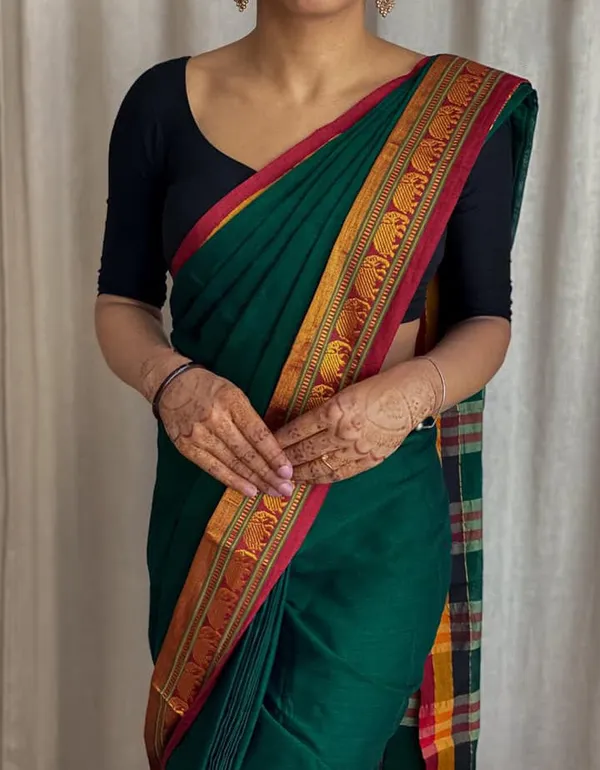 Bottle_Green_Double_Elephant_Border_Narayanpet_Pure_Handloom_Cotton_Sarees_with_Running_blouse_piece