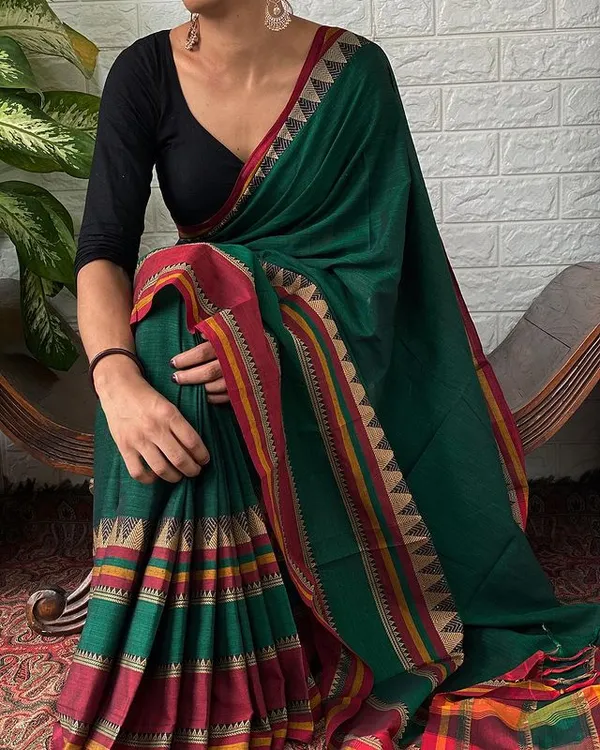 Bottle_Green_Rangoli_Border_Narayanpet_Pure_Handloom_Cotton_Sarees_with_Running_blouse_piece