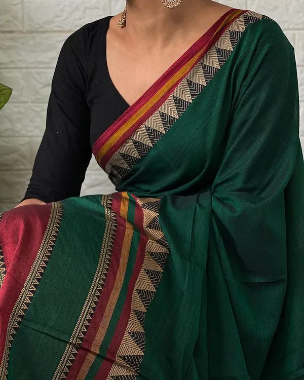 Bottle_Green_Rangoli_Border_Narayanpet_Pure_Handloom_Cotton_Sarees_with_Running_blouse_piece