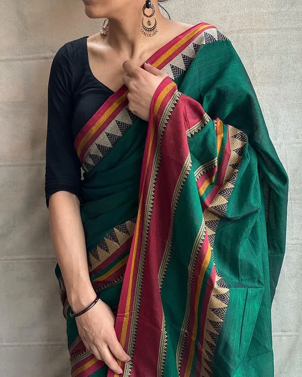 Bottle_Green_Rangoli_Border_Narayanpet_Pure_Handloom_Cotton_Sarees_with_Running_blouse_piece