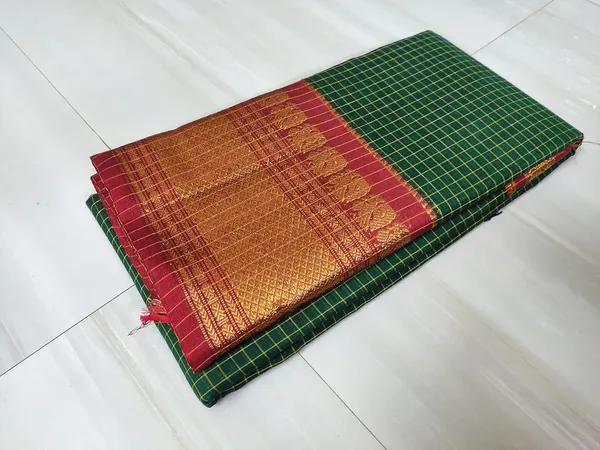 Women'S_Narayanpet_Checks_Cotton_Saree_With_Running_Blouse_Piece_(Green(Small_Checks)