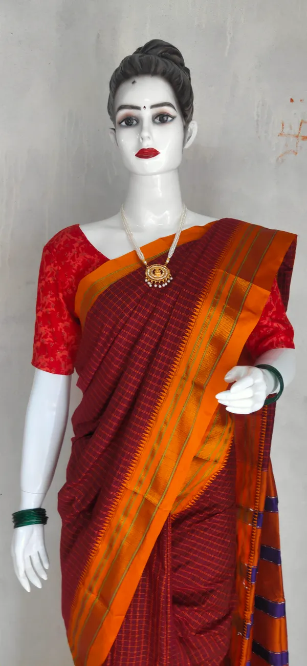 Maroon_ilkal_checked_pattern_Cottonsilk_Saree_With_Running_blouse_piece_(Same_as_Saree)