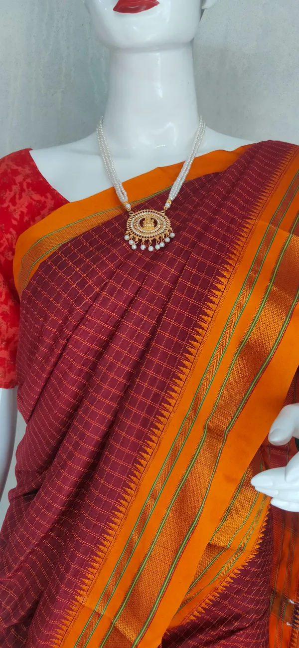 Maroon_ilkal_checked_pattern_Cottonsilk_Saree_With_Running_blouse_piece_(Same_as_Saree)