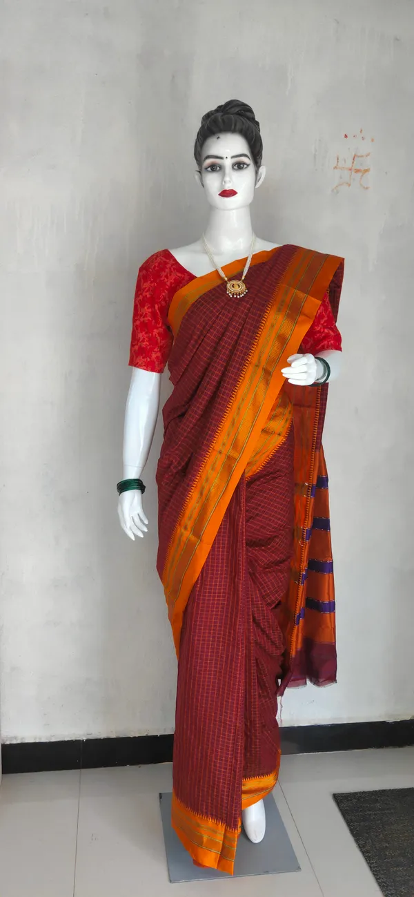 Maroon_ilkal_checked_pattern_Cottonsilk_Saree_With_Running_blouse_piece_(Same_as_Saree)