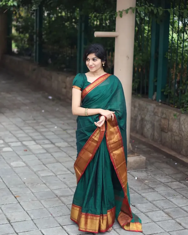 Tanushri_Bottle_Green_Narayanpet_Pure_Handloom_Cotton_Saree_with_Running_blouse_piece