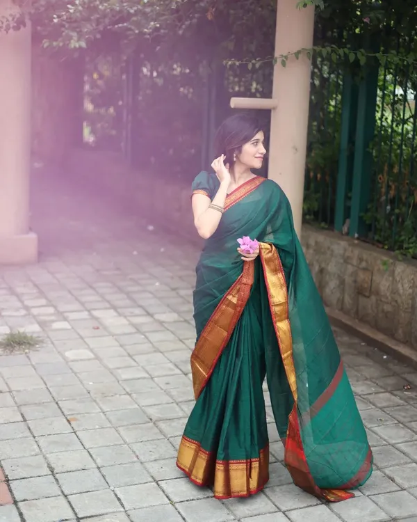 Tanushri_Bottle_Green_Narayanpet_Pure_Handloom_Cotton_Saree_with_Running_blouse_piece