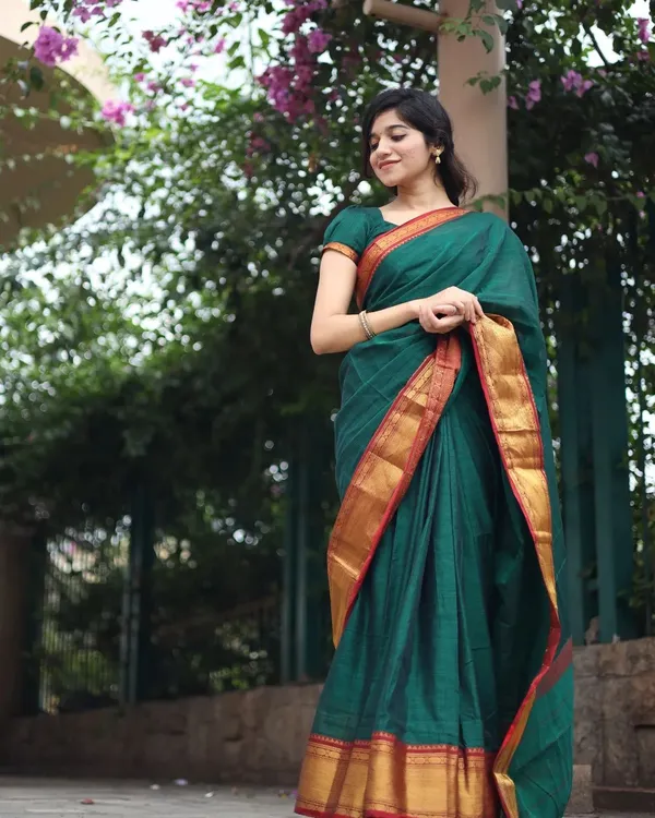 Tanushri_Bottle_Green_Narayanpet_Pure_Handloom_Cotton_Saree_with_Running_blouse_piece