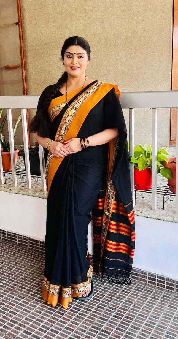 Black Narayanpet Pure Handloom Cotton Saree with Running Blouse Piece